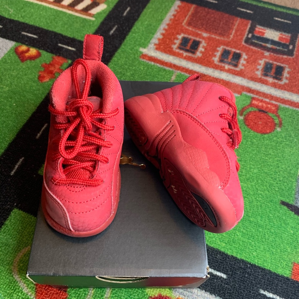 Jordan retro 12. Gym red.